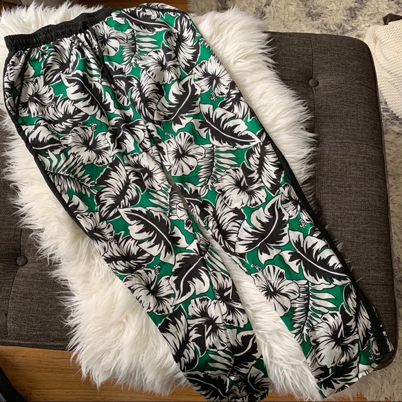 Daphnea - Vintage Green Floral Joggers - Picture 1 of 8